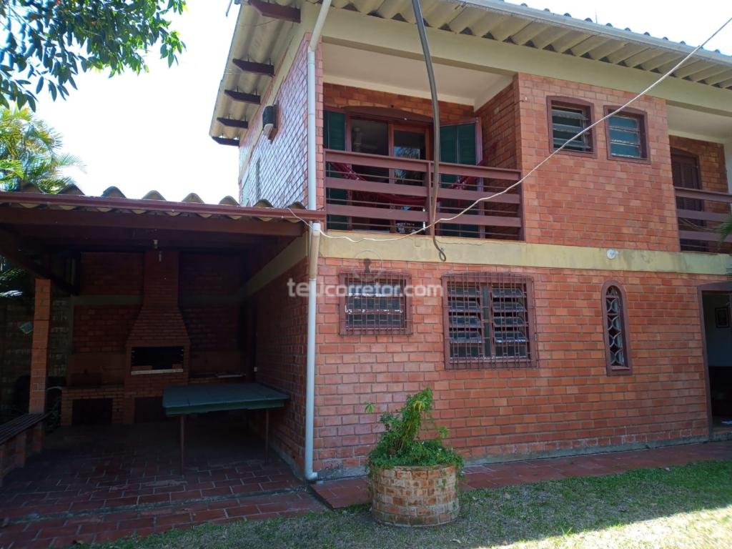 Casas / Sobrados 3 Dorm.