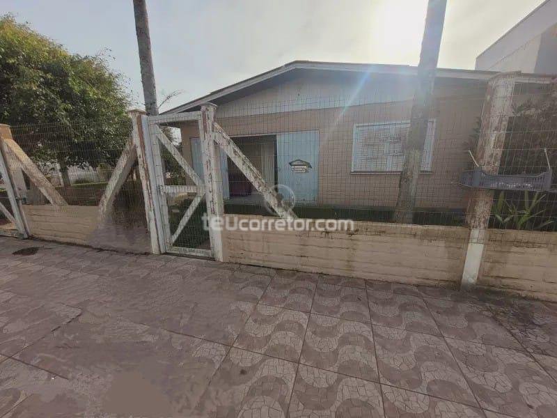 Casas / Sobrados 3 Dorm.