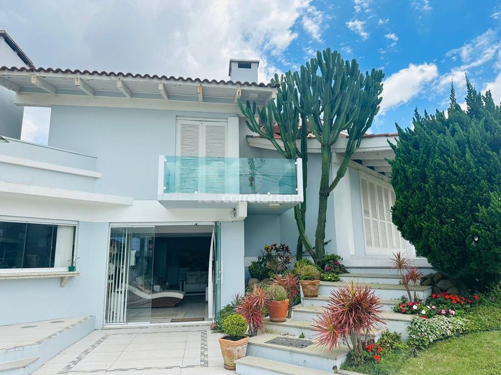 Casas / Sobrados 5 Dorm.