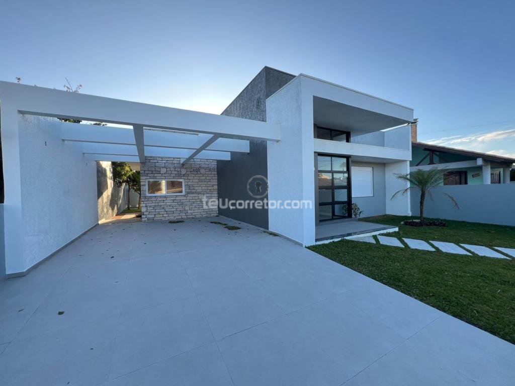 Casas / Sobrados 3 Dorm.