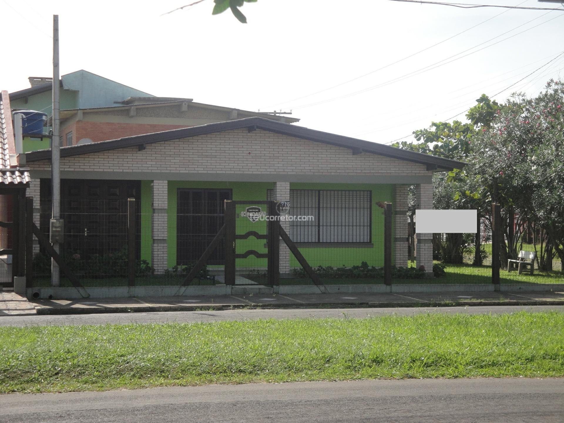 Casas / Sobrados 3 Dorm.